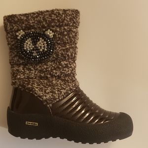 Kids winter boots  size 6-7